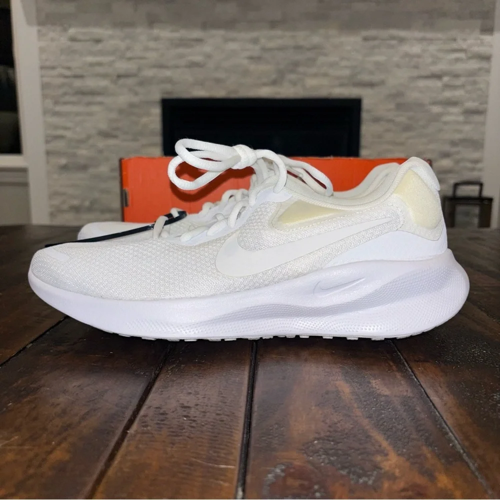 Nike Women’s Revolution 7 Running Shoes - Picture 3 of 8